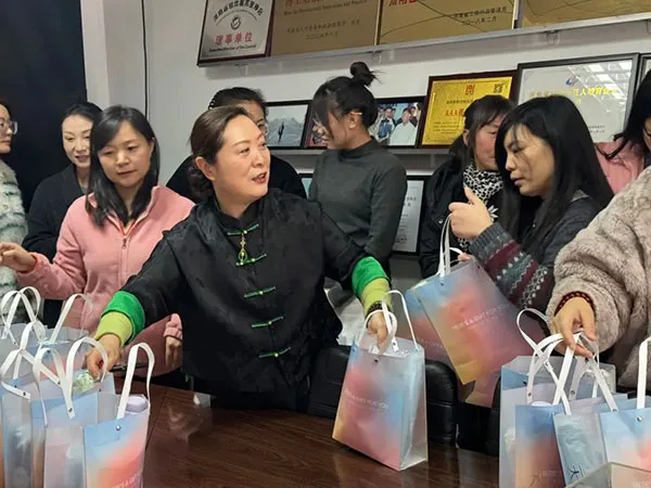 泰斯特女神节快乐