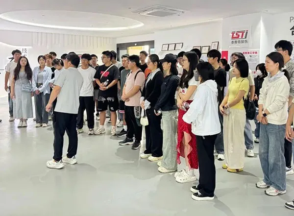 豫西10所高校学子走进泰斯特